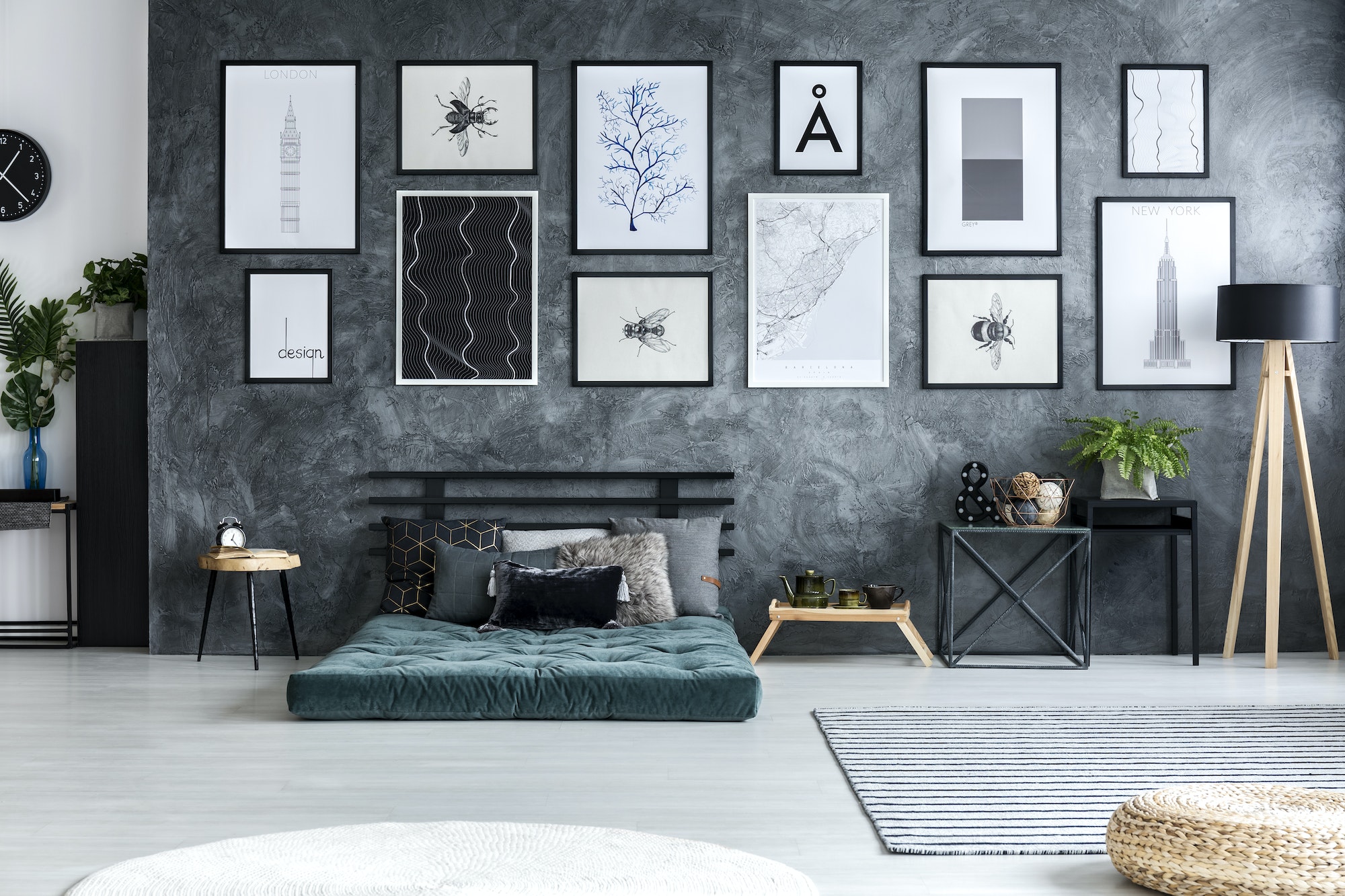 Make a stylish and cohesive gallery wall !