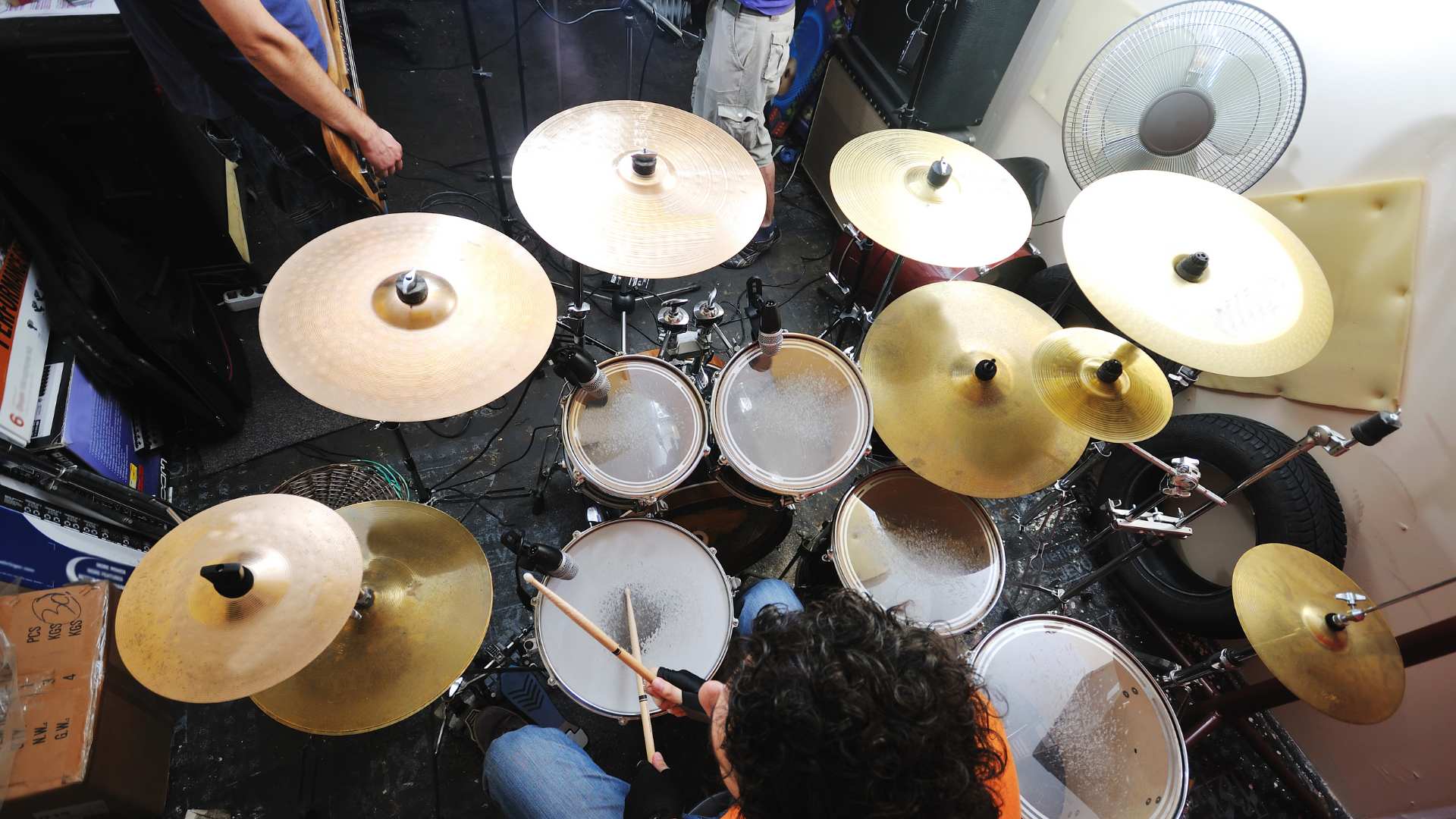musician who plays drums